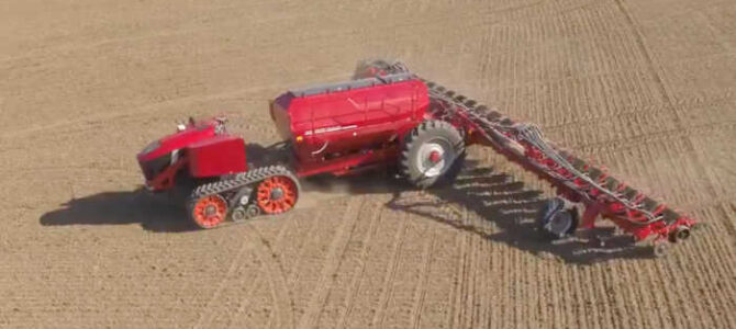 Kmetijska mehanizacija in kmetijski roboti prihodnosti