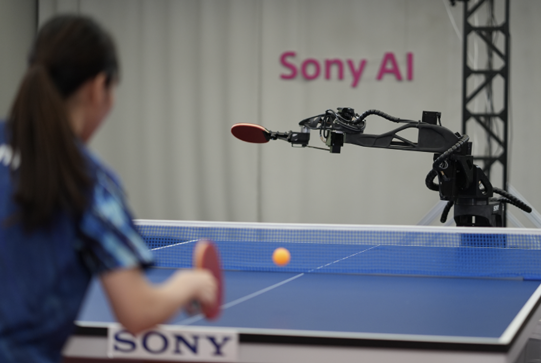 Zakaj robot, ki igra namizni tenis, ni samo igrača